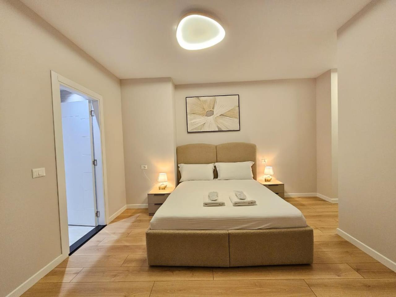 Miku Apartment-modern 2bedroom In Prime Location Appartement Tirana
